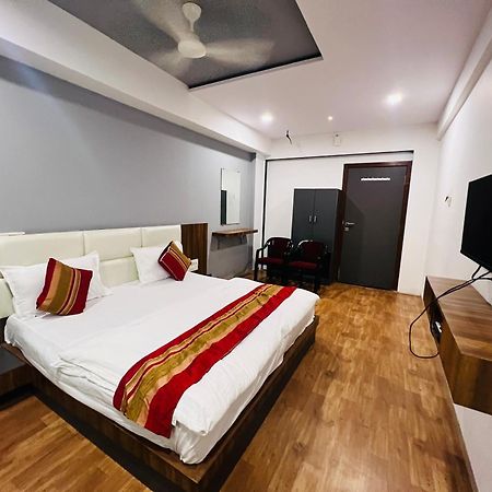The Valentine Hotel Surat Exterior photo
